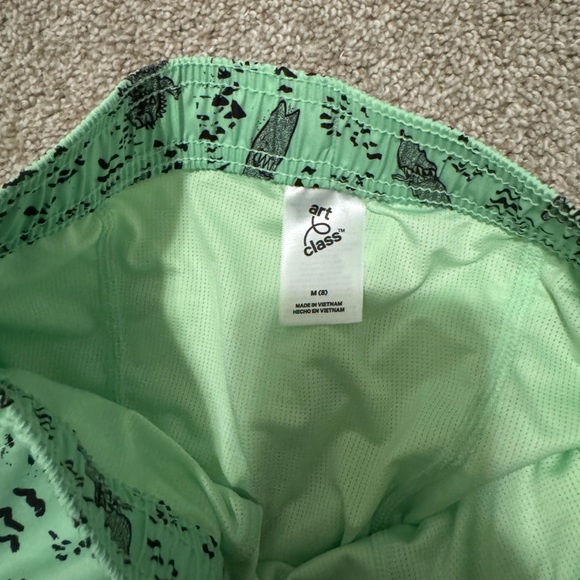 Little boys swim trunks in size medium - Picture 3 of 3